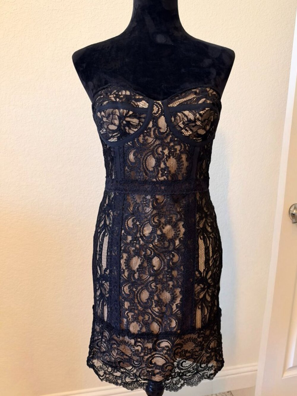 Nicole Miller Black Lace Bustier Corset Cocktail Dress Nude Size 6